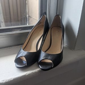 Nine West Black and Gold Heels